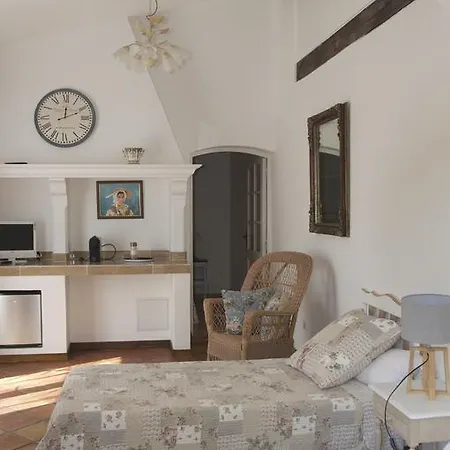 Bastide De L'avelan Bed & Breakfast *